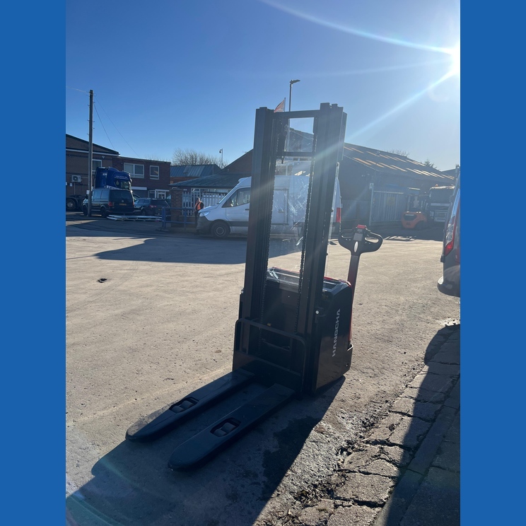Hangcha HST14 Electric Pallet Stacker