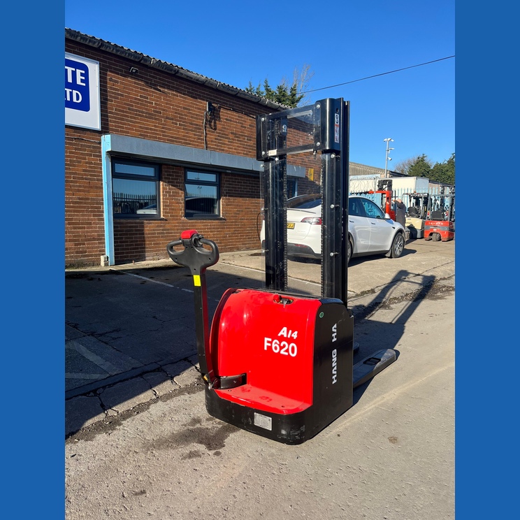 Hangcha HST14 Electric Pallet Stacker